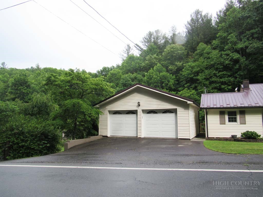 2890 Old Highway 16 Property Photo 4