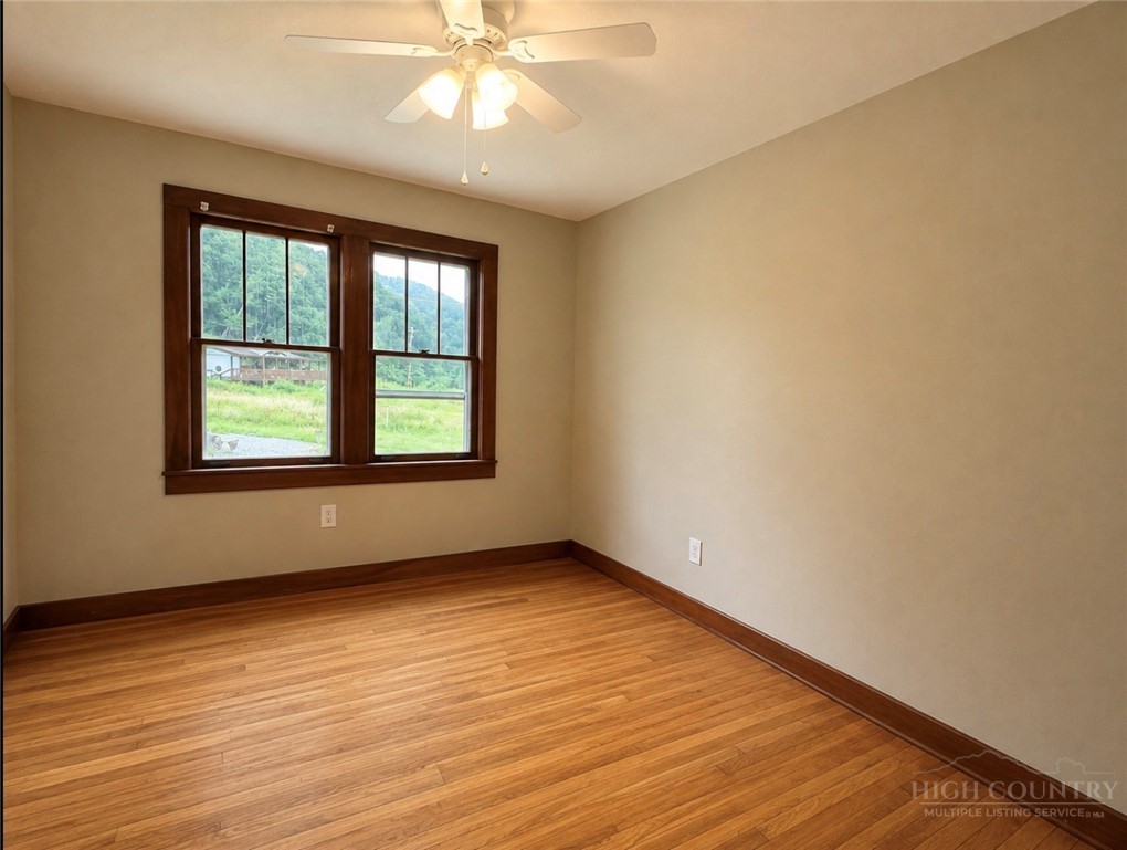 1443 Old Toe River Road Property Photo 4