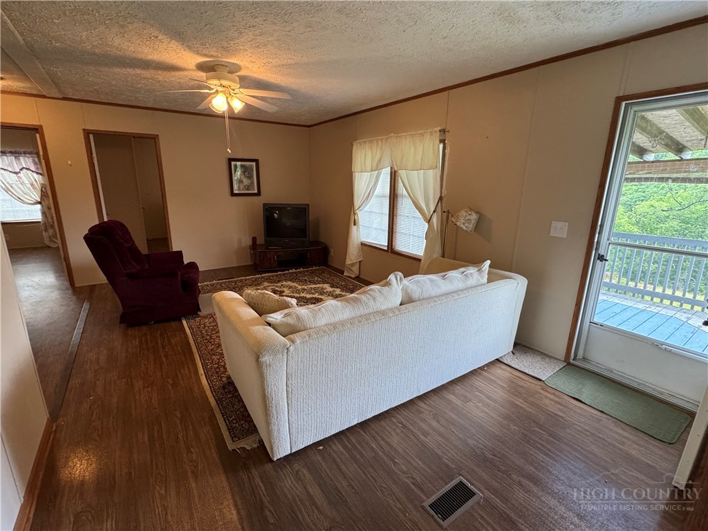38 Sapphire Lane Property Photo 6