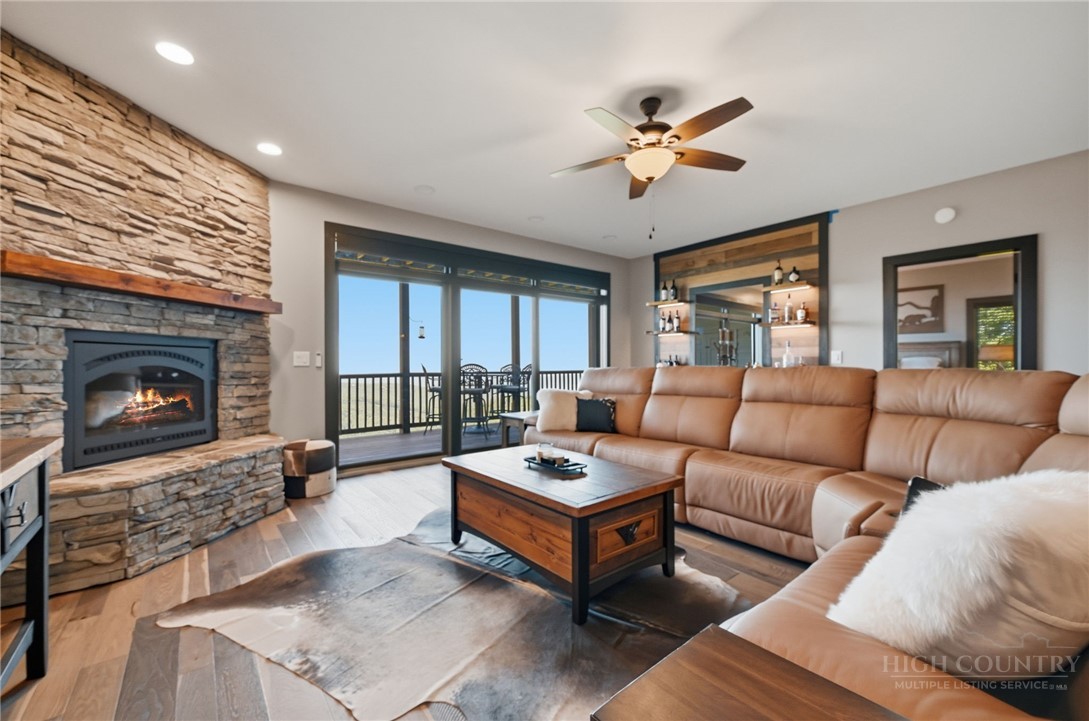 649 Craggy Pointe 20D Property Photo 1