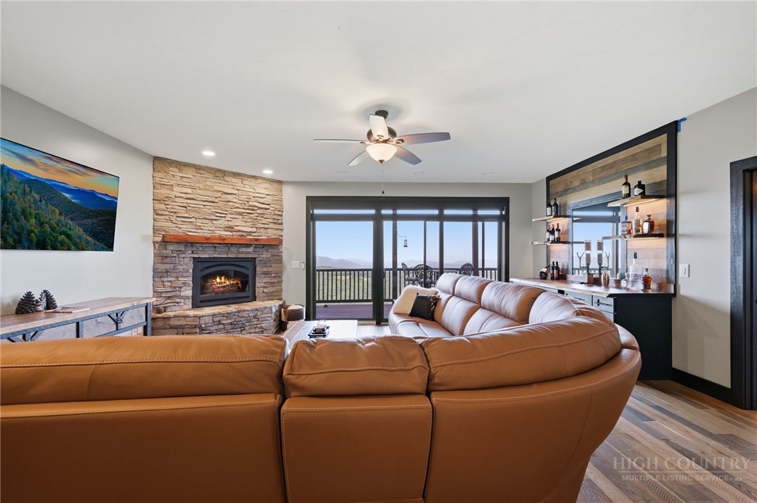 649 Craggy Pointe 20d Property Photo 7