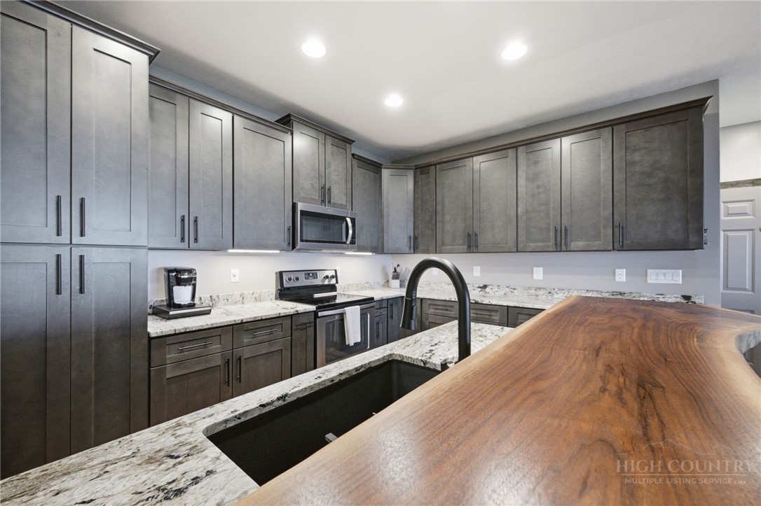 649 Craggy Pointe 20d Property Photo 11