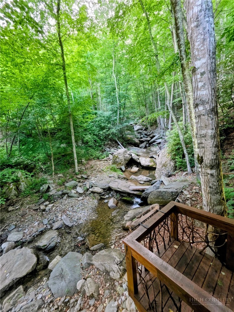 207 Woodwinds Lane Property Photo 4