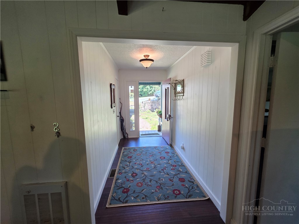 508 Laurel Lane Property Photo 5