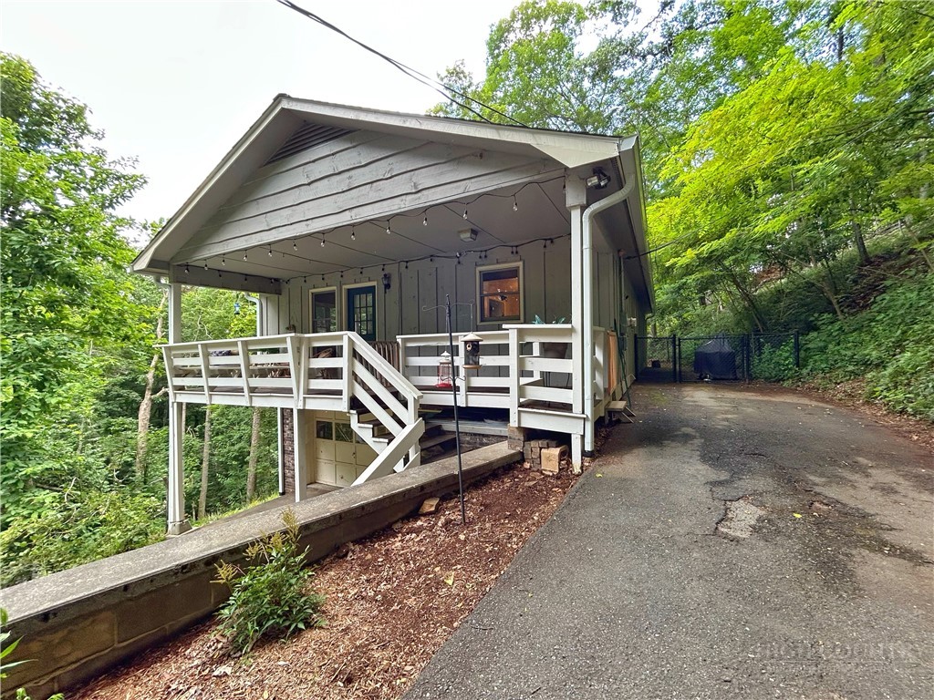 797 Seven Oaks Drive Property Photo 2