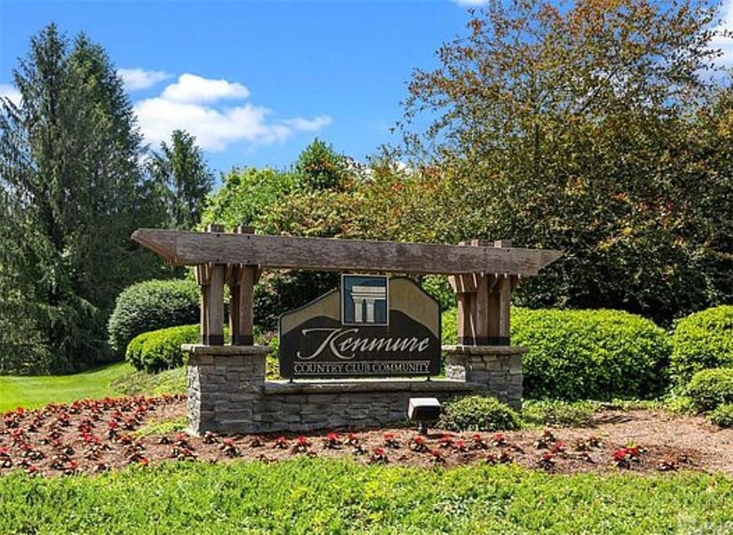 360 Kenmure Drive Property Photo 4