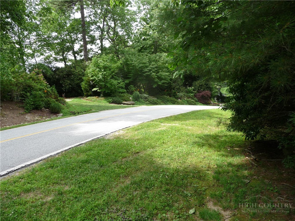 360 Kenmure Drive Property Photo 14