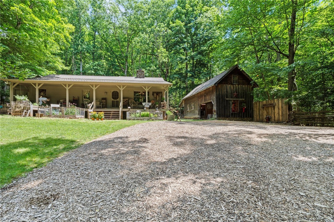 688 Laurel Creek Road Property Photo 2