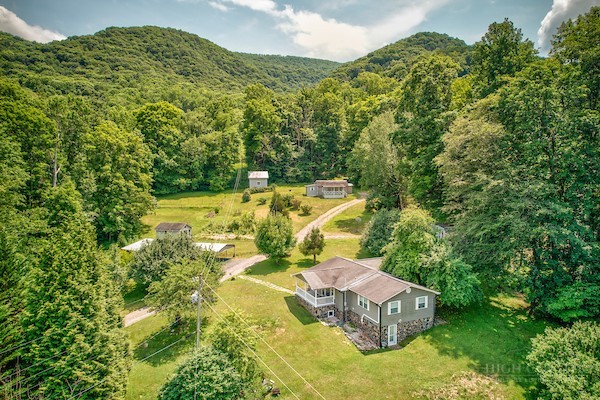 685 Carl Eastridge Road Property Photo 2