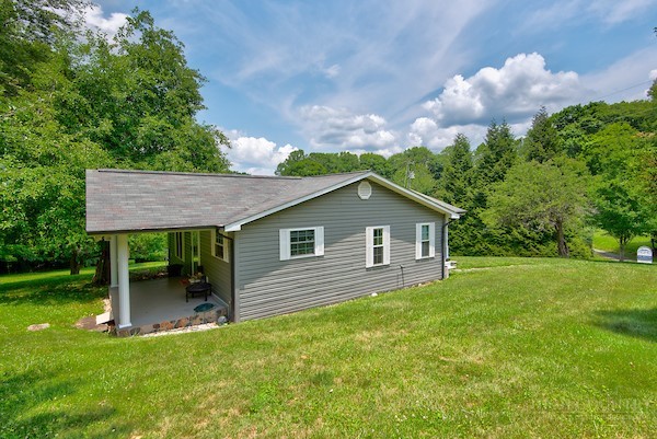 685 Carl Eastridge Road Property Photo 4
