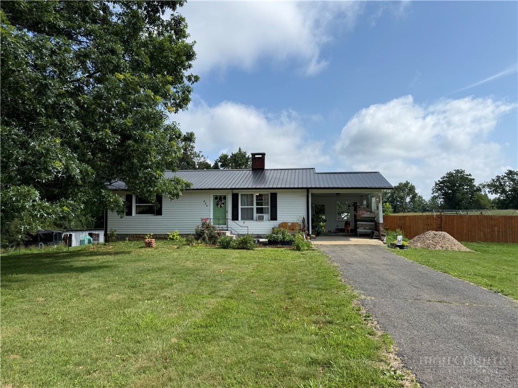808 Piney Creek School Road Property Photo 1