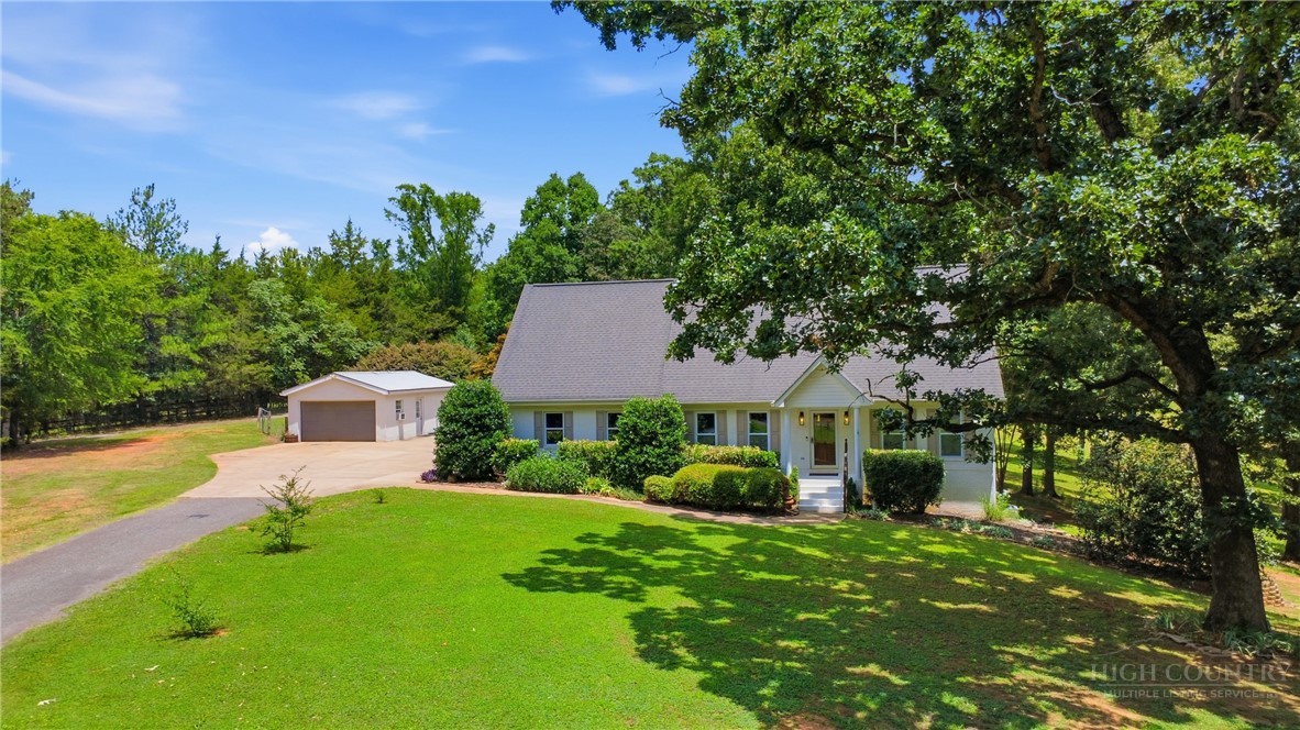 8301 Waxhaw Creek Road Property Photo 3