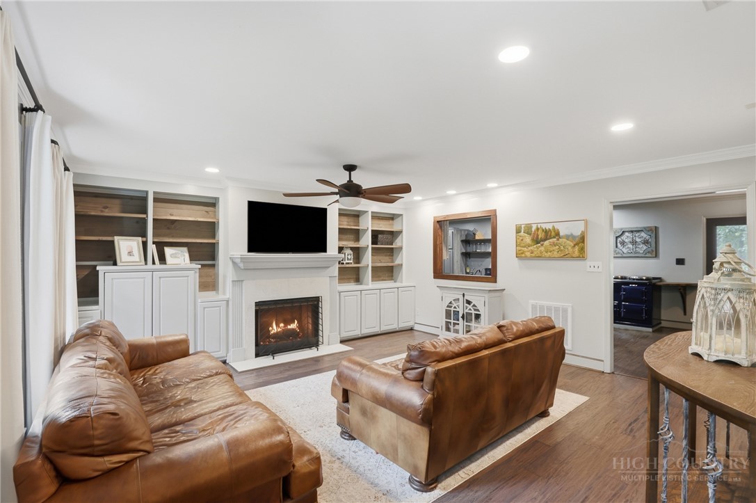 8301 Waxhaw Creek Road Property Photo 9