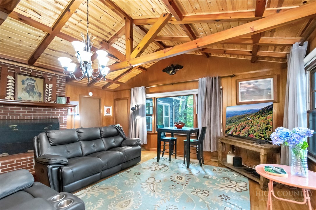 430 Holiday Hills Road Property Photo 5
