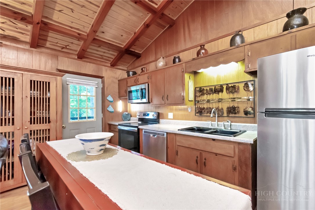 430 Holiday Hills Road Property Photo 14