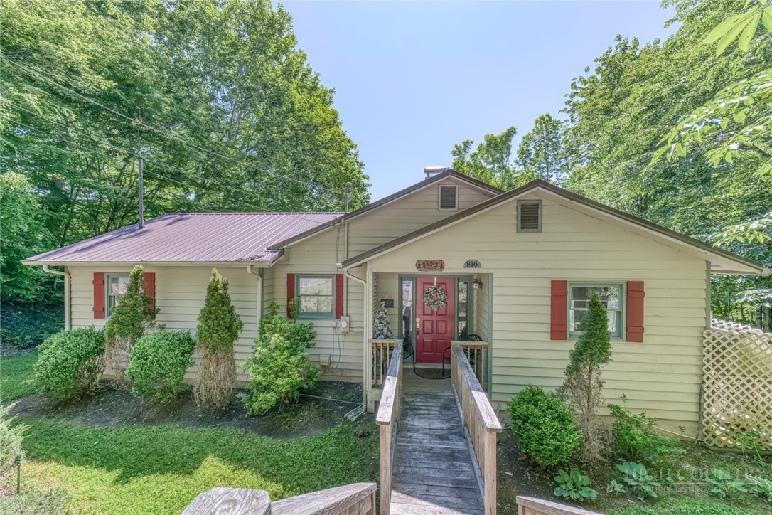 816 Hemlock Drive Property Photo 1