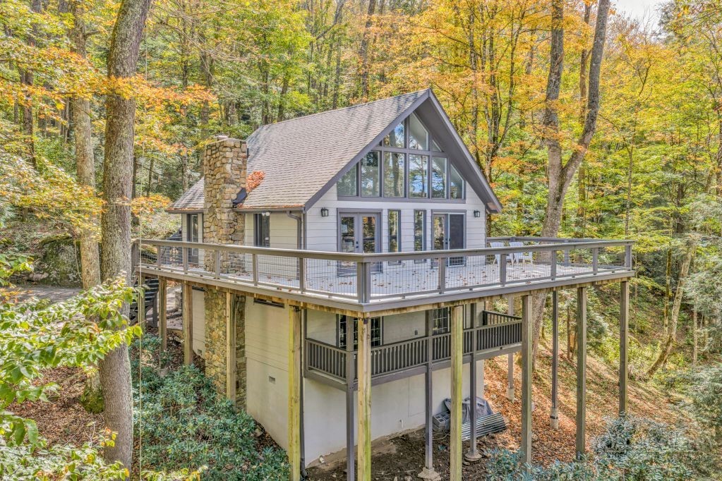975 Hillside Drive Property Photo 1