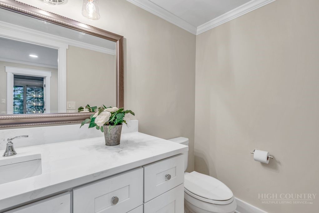975 Hillside Drive Property Photo 21