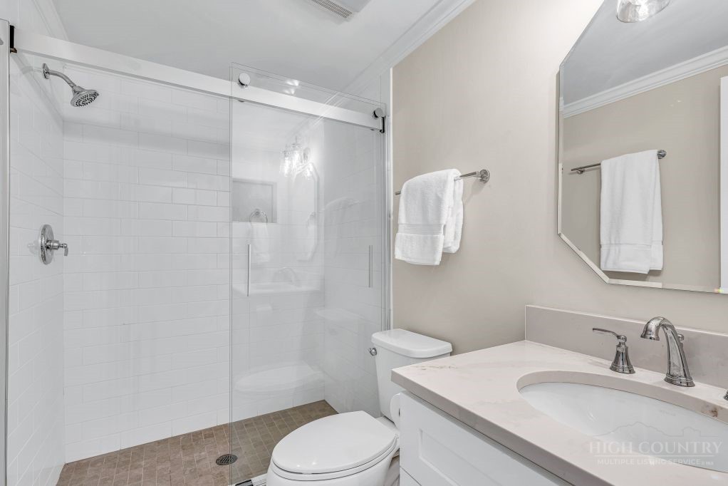 975 Hillside Drive Property Photo 25