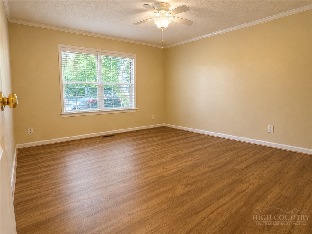 32 Yarrow Circle Property Photo 9