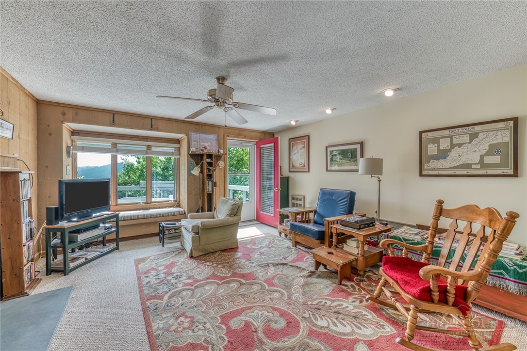 388 Skyleaf Drive B12 Property Photo 5