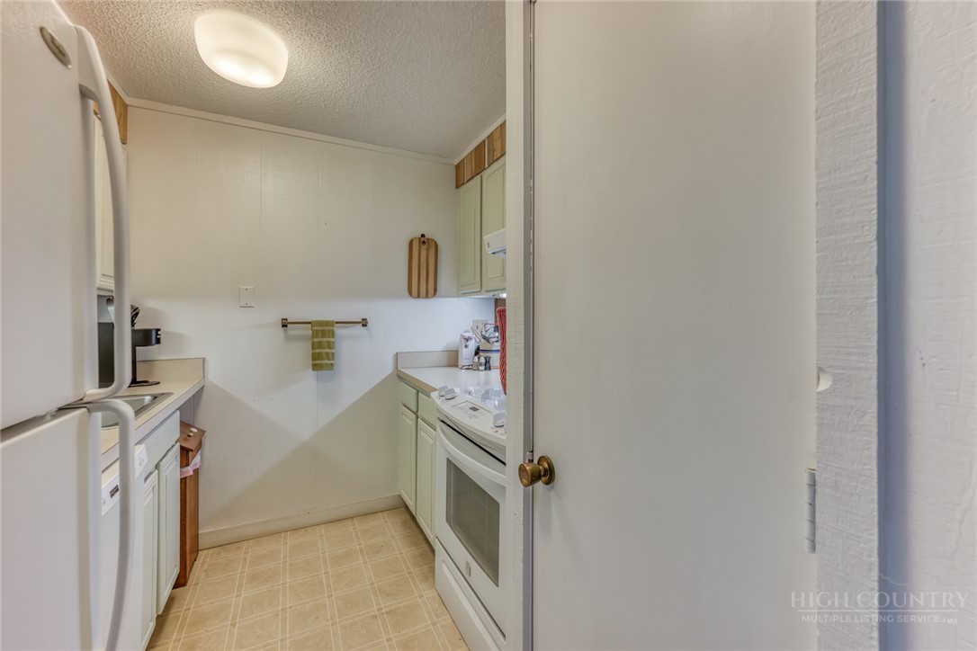 388 Skyleaf Drive B12 Property Photo 10