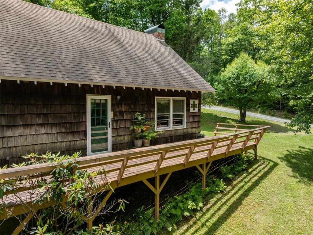 1218 Waterfall Road Property Photo 9
