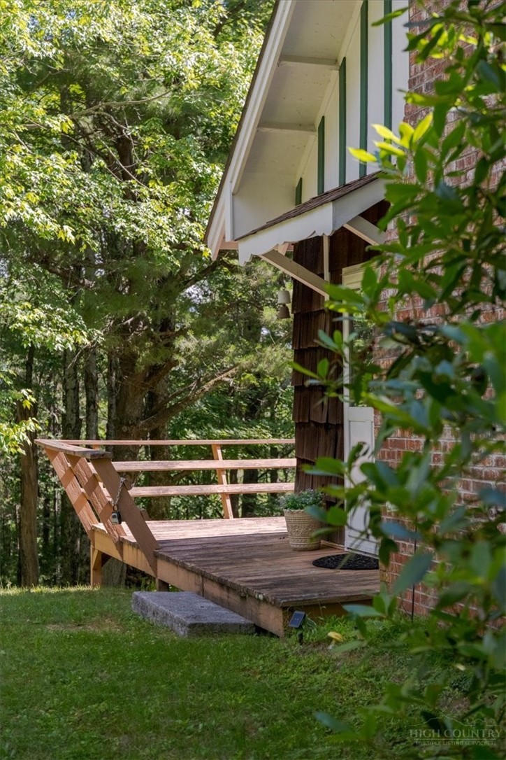 1218 Waterfall Road Property Photo 10