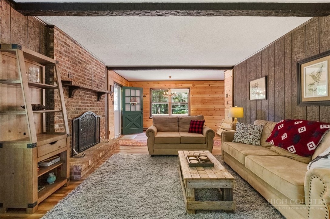 1218 Waterfall Road Property Photo 14