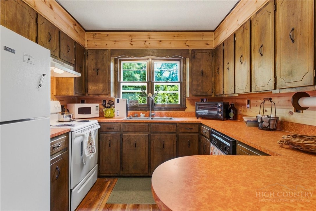 1218 Waterfall Road Property Photo 16