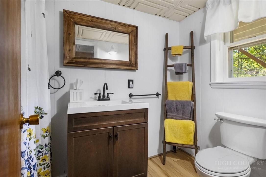 1218 Waterfall Road Property Photo 36