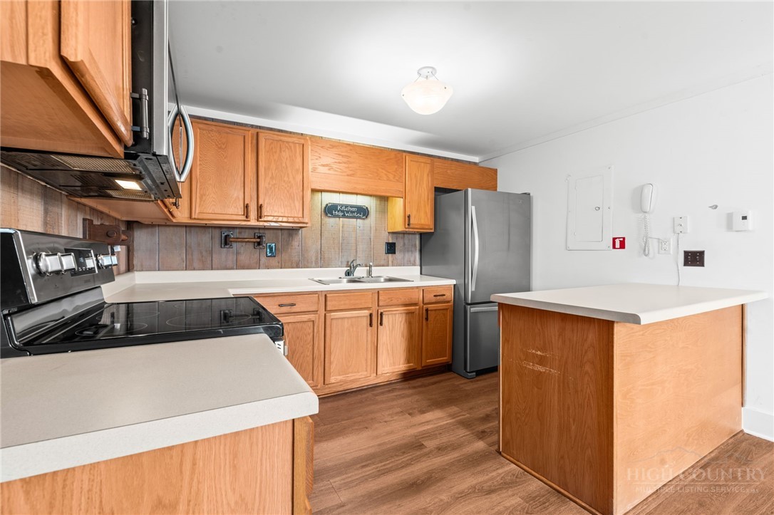 220 Charter Hills Road B3 Property Photo 6