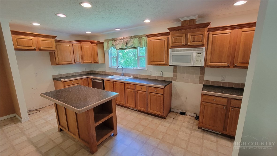 737 Lower Crab Orchard Road Property Photo 4