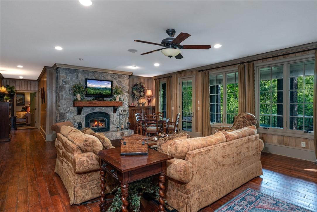 285 Wetherley Property Photo 37