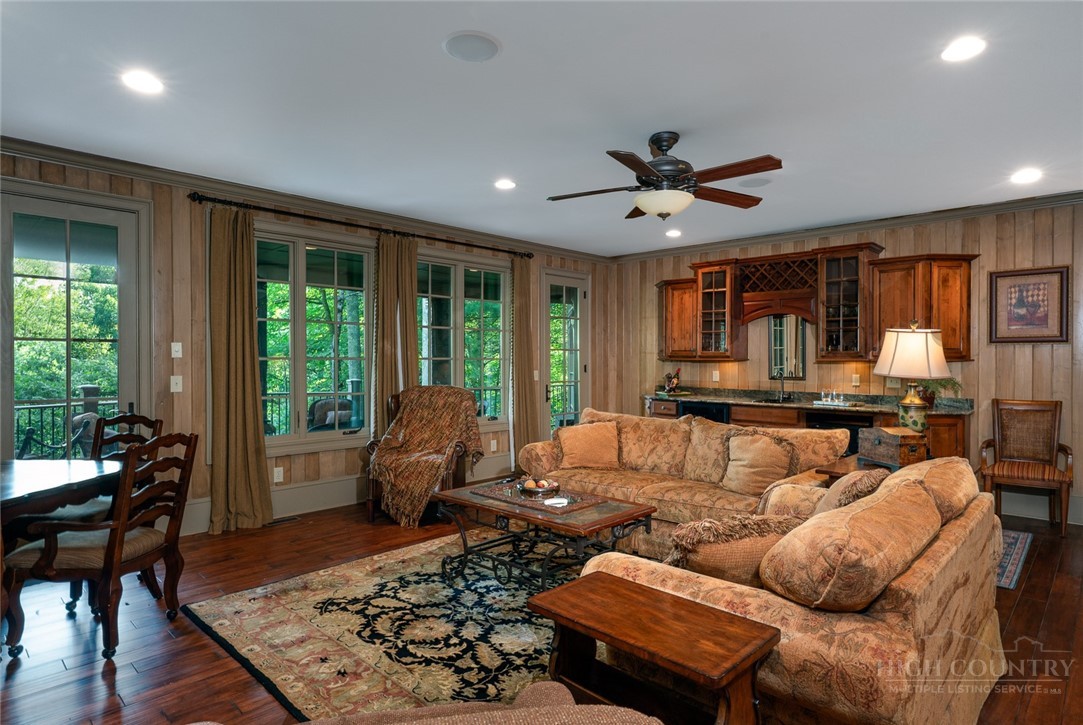 285 Wetherley Property Photo 38
