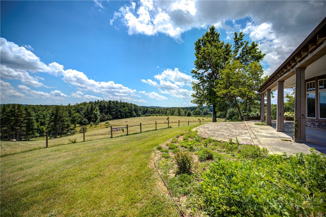 1712 Rich Hill Road Property Photo 1