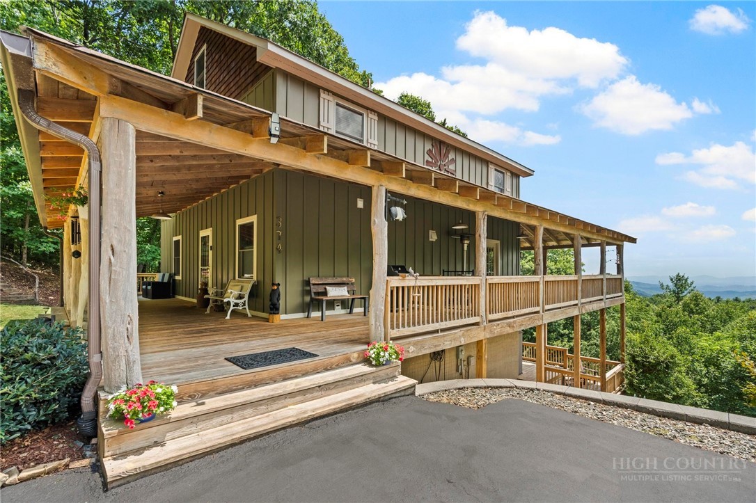 374 Tinys Mountain Drive Property Photo 2
