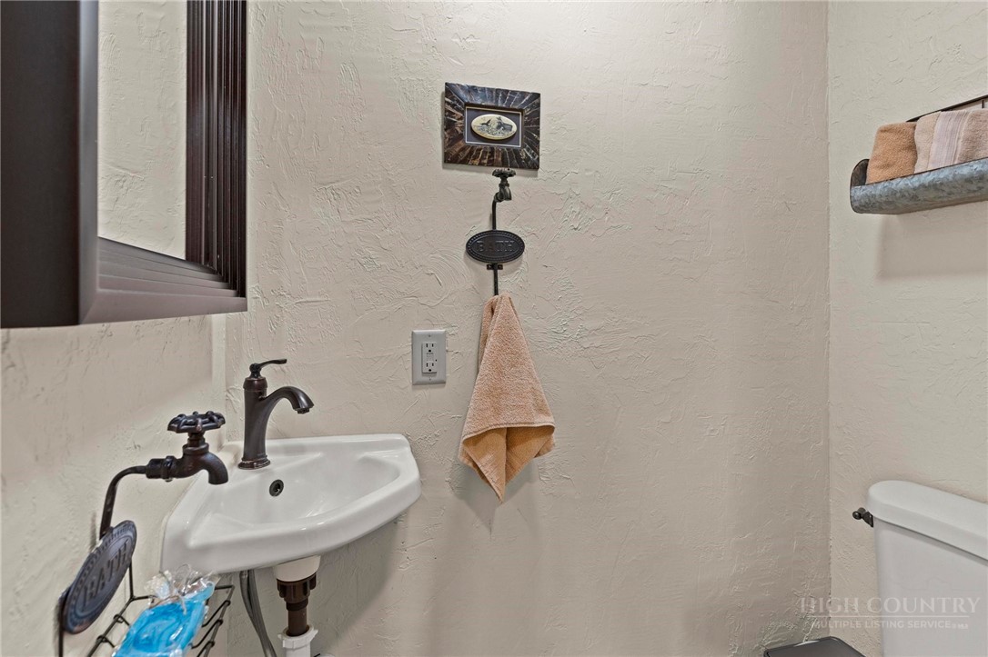 374 Tinys Mountain Drive Property Photo 32