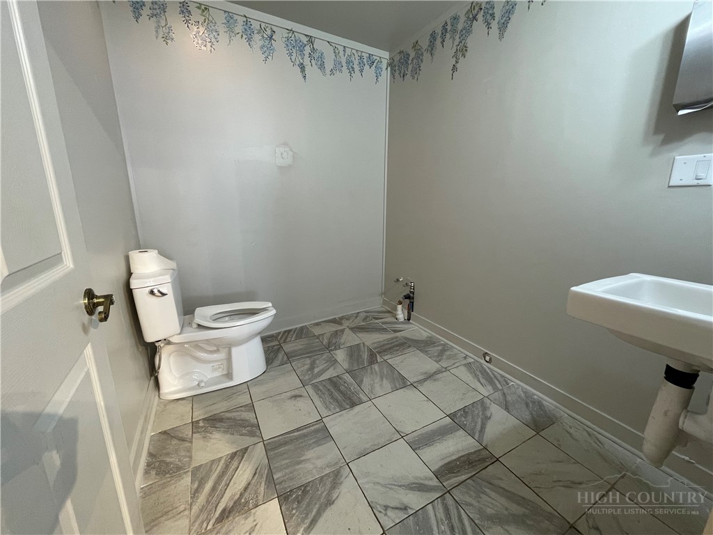 15 E 2nd Street Property Photo 9