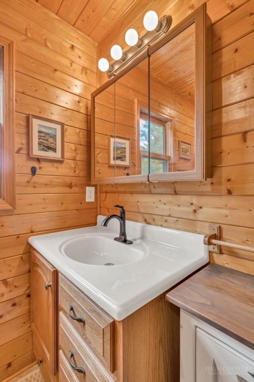 466 Rachel Way Property Photo 9