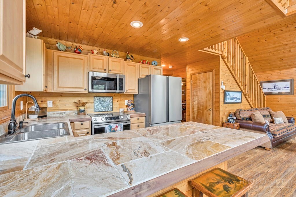 466 Rachel Way Property Photo 43