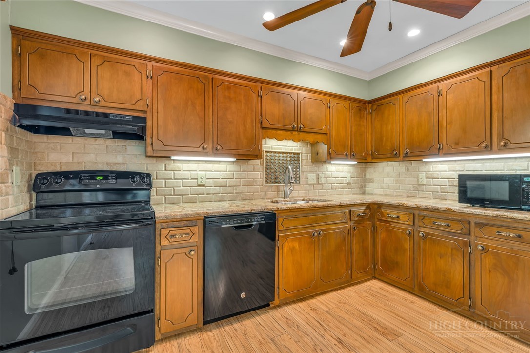 150 Village Green F-6 Property Photo 7