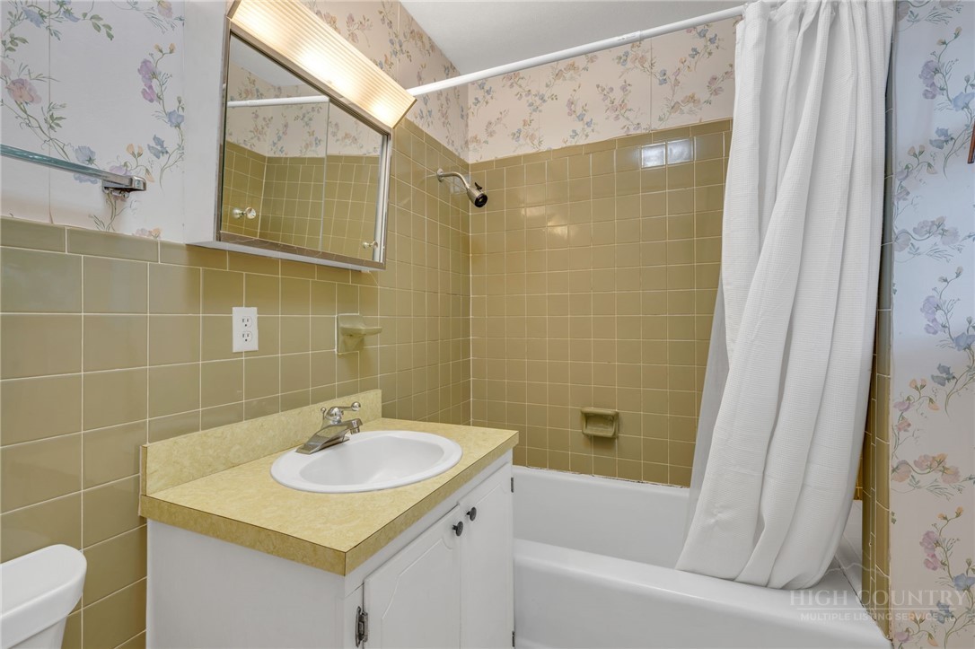 150 Village Green F-6 Property Photo 11