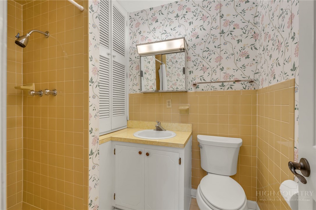 150 Village Green F-6 Property Photo 15