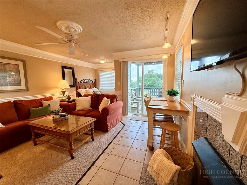 301 Pinnacle Inn Road 1203 Property Photo 3