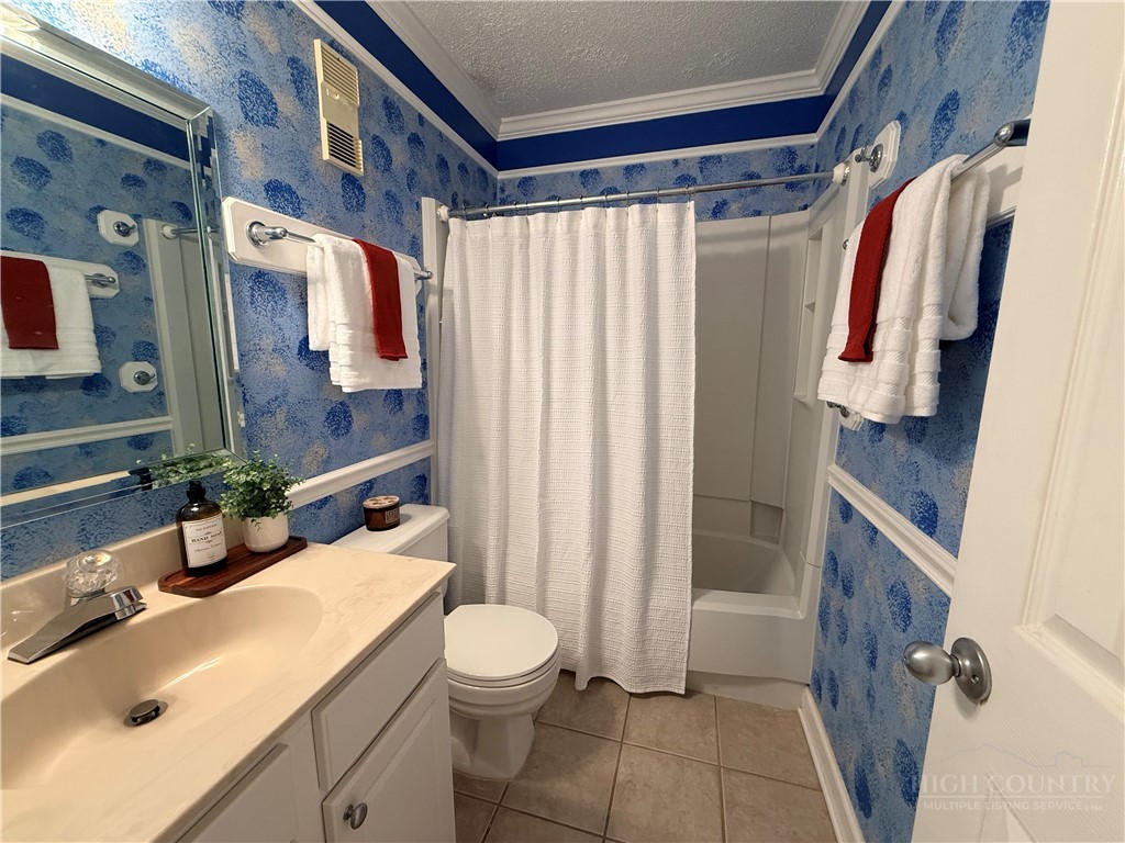 301 Pinnacle Inn Road 1203 Property Photo 14
