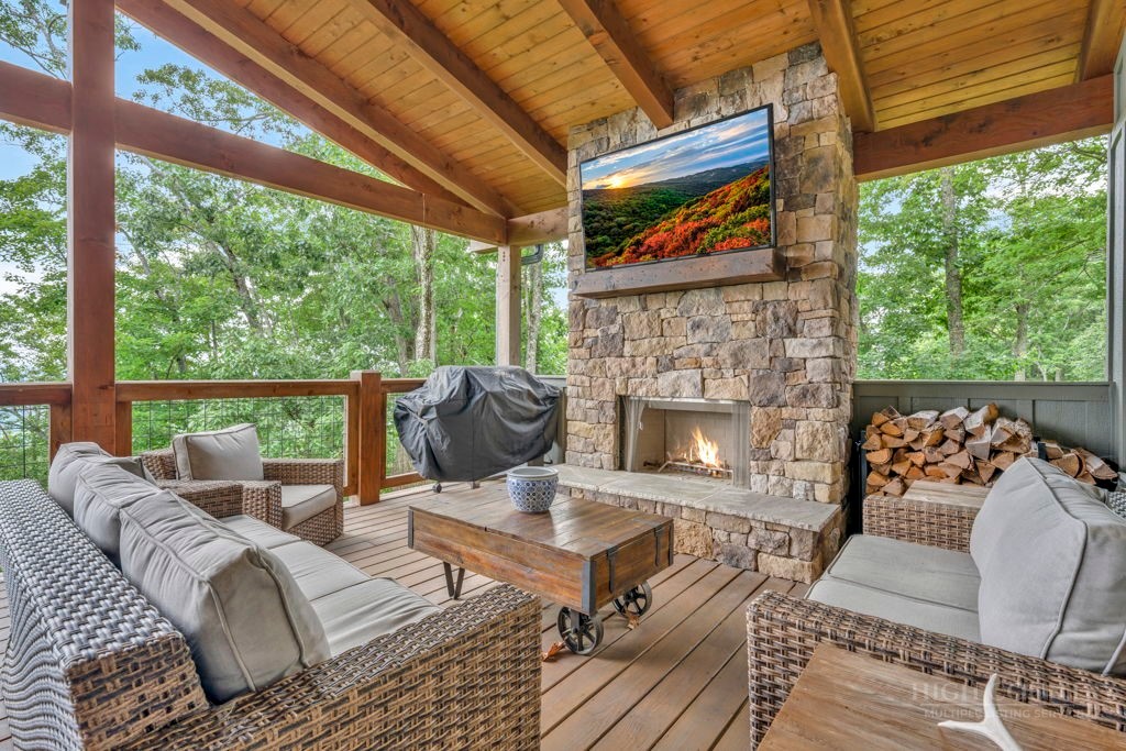 695 Goldenrod Road Property Photo 12