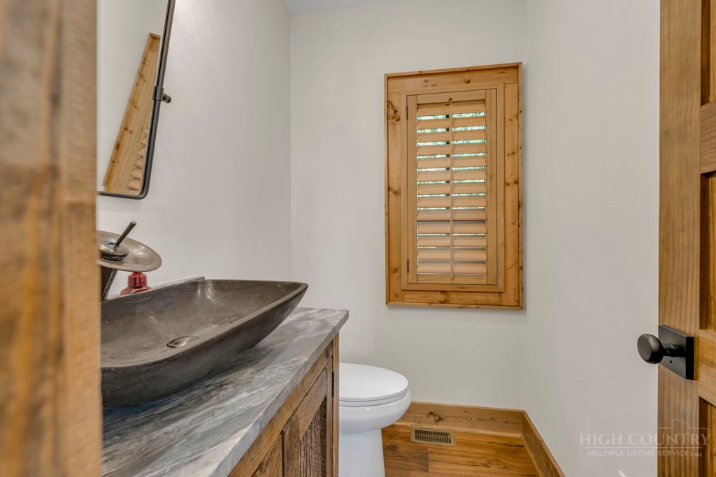 695 Goldenrod Road Property Photo 16