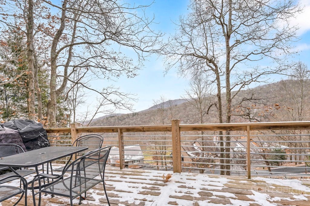 1340 Skyland Drive Property Photo 2