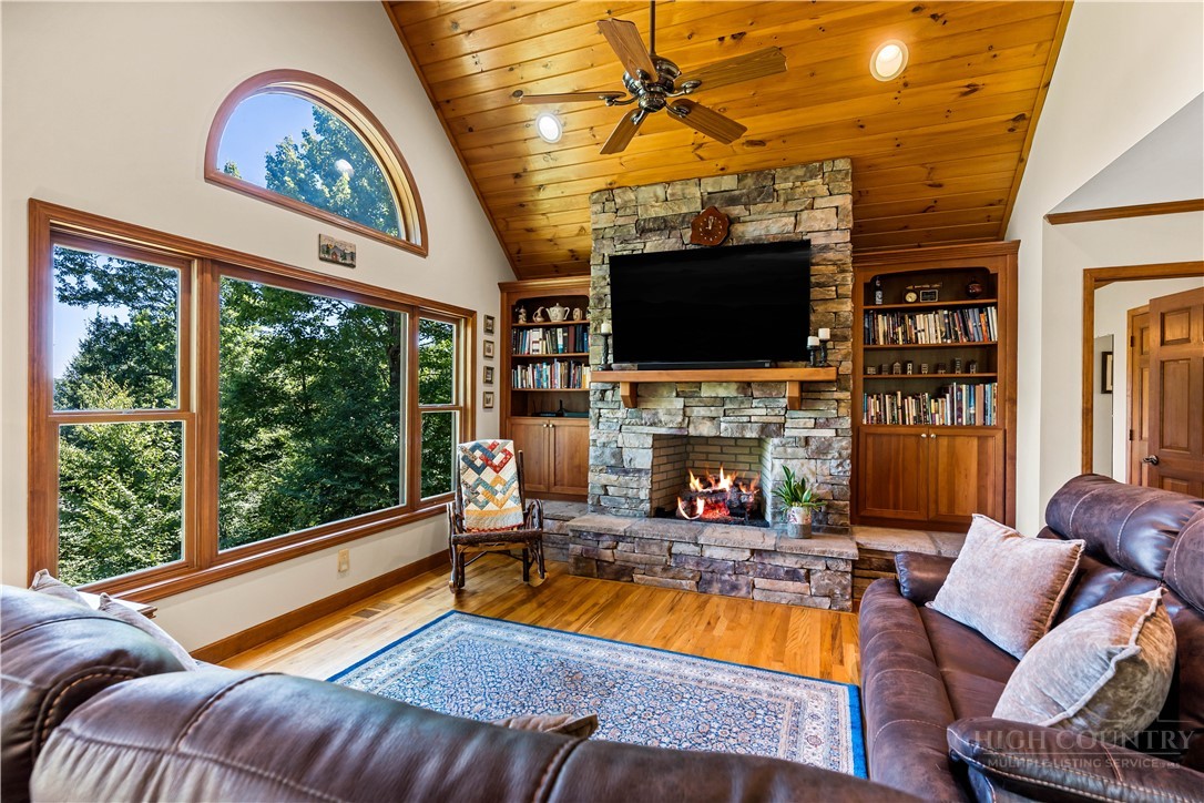 159 Oak Leaf Trail Property Photo 6